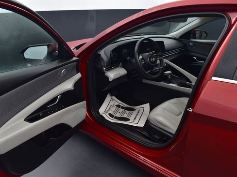 Used 2024 Hyundai Elantra Limited image 15