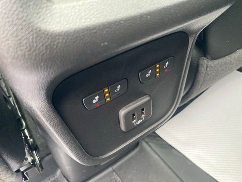 Used 2023 Chevrolet Equinox Premier AWD/4WD image 24