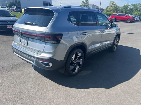 New 2025 Volkswagen Taos SE image 5