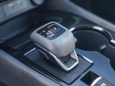 Used 2025 Nissan Rogue S image 20