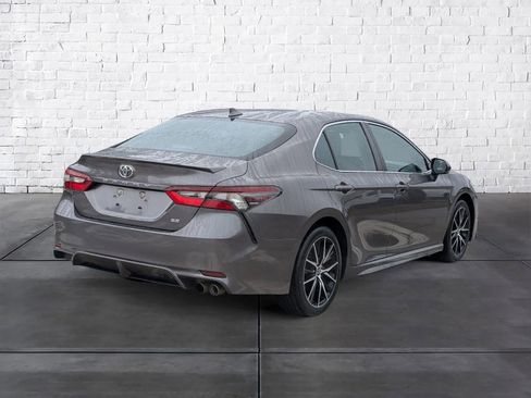 Used 2022 Toyota Camry SE image 4