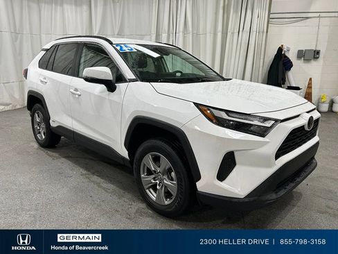 Used 2025 Toyota RAV4 XLE AWD/4WD image 1