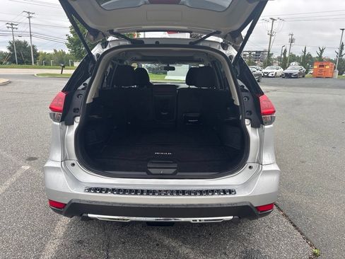 Used 2018 Nissan Rogue SV w/ Sun & Sound Touring Package AWD/4WD image 28