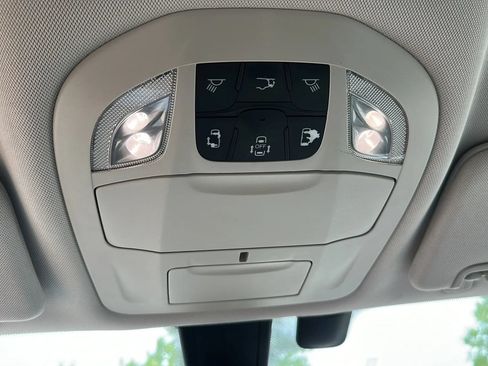 Used 2017 Chrysler Pacifica Touring-L FWD image 40