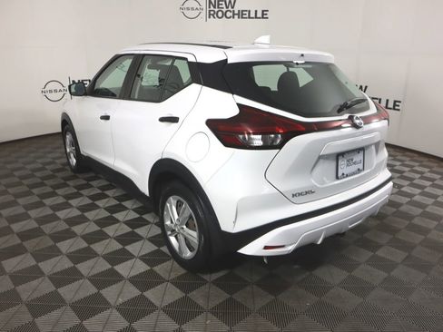 Used 2021 Nissan Kicks S image 7