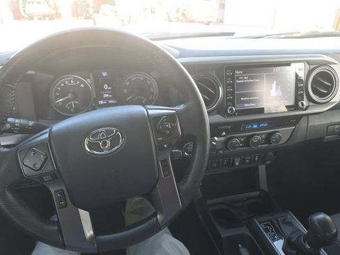 Used 2022 Toyota Tacoma TRD Sport w/ Technology Package AWD/4WD image 31