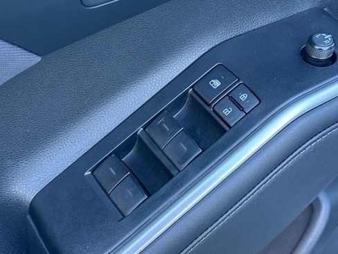 Used 2025 Toyota Highlander LE image 12