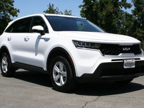 Used 2022 Kia Sorento LX AWD/4WD image 1