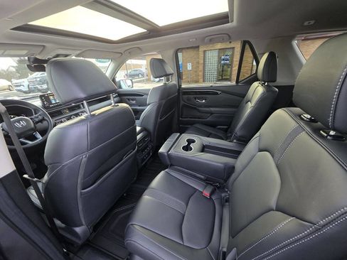 Used 2024 Honda Pilot Touring image 23