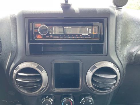 Used 2017 Jeep Wrangler Unlimited Sport AWD/4WD image 25