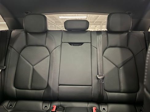 Certified 2026 Porsche Macan AWD/4WD image 25