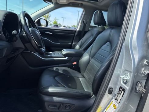 Used 2021 Toyota Highlander XLE AWD/4WD image 15