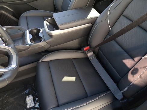 New 2026 GMC Terrain Denali w/ LPO, Black Badging Package image 23