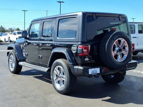 Used 2022 Jeep Wrangler Unlimited Sahara w/ Safety Group image 5