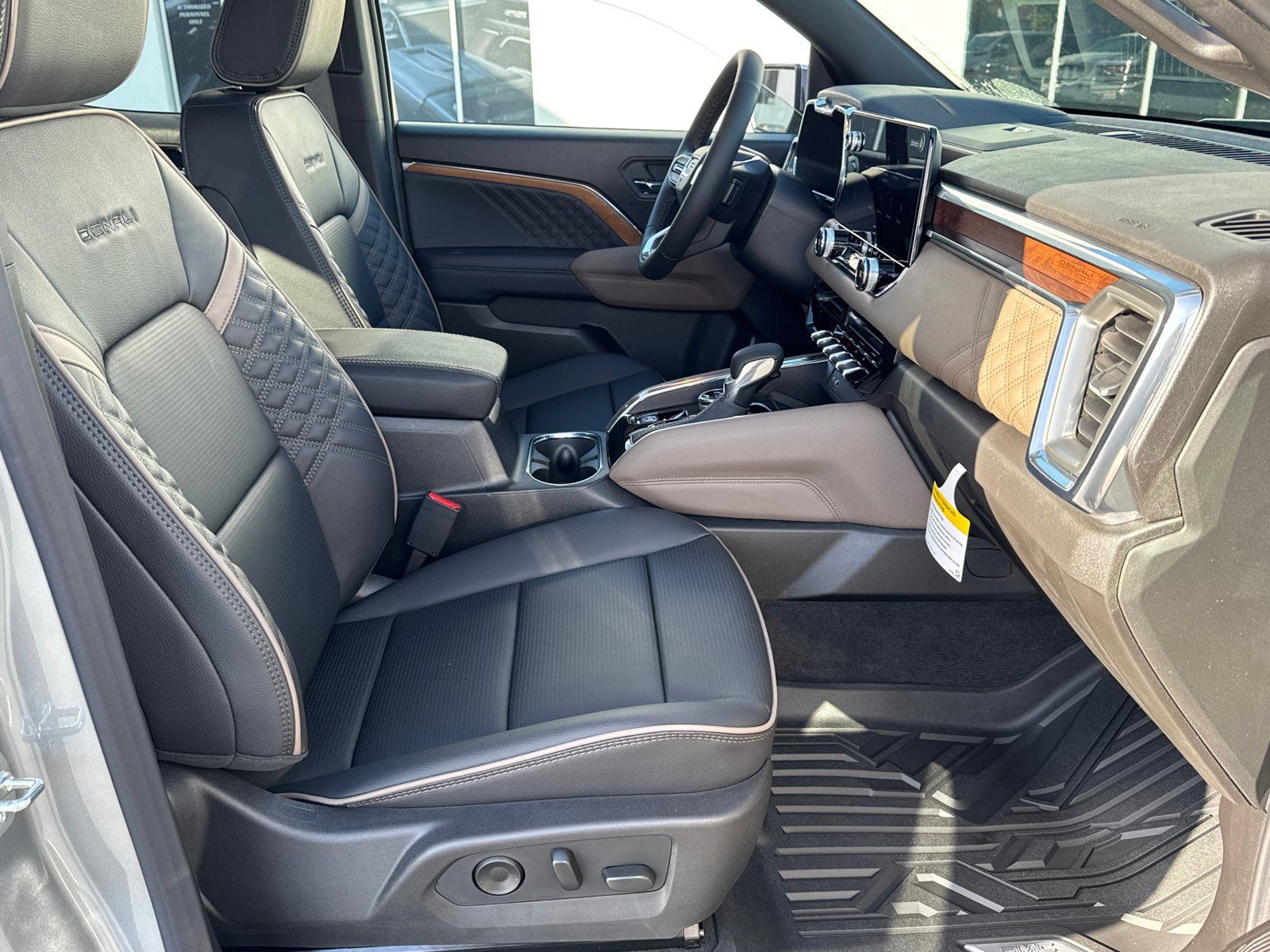 Used 2026 GMC Canyon Denali AWD/4WD image 15