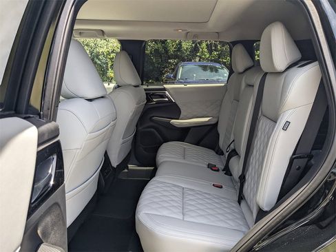 New 2025 Mitsubishi Outlander SEL image 15