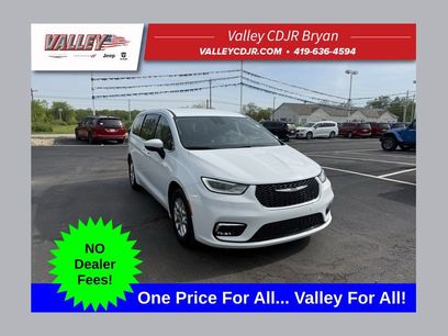 Used 2023 Chrysler Pacifica Touring-L