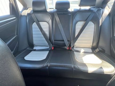 Used 2018 Volkswagen Passat 3.6 FWD image 17
