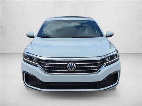 Used 2022 Volkswagen Passat 2.0T R-Line image 2