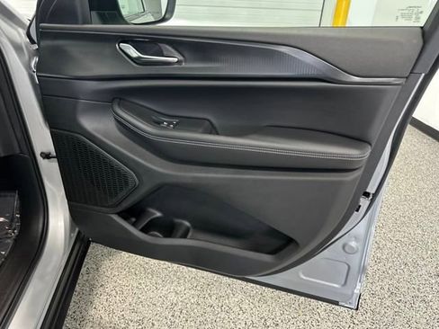 New 2025 Jeep Grand Cherokee Laredo w/ Luxury Tech Group I image 10