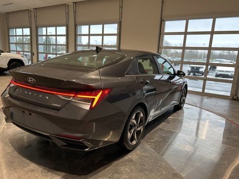 Used 2023 Hyundai Elantra Limited w/ Cargo Package image 5