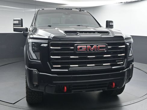 Used 2024 GMC Sierra 2500 AT4X AWD/4WD image 2