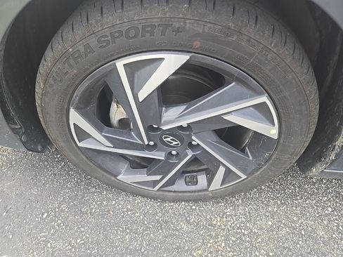 Used 2024 Hyundai Elantra Limited FWD image 10