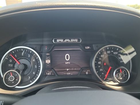 New 2026 RAM 1500 Express AWD/4WD image 29