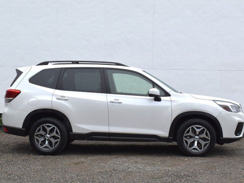 Used 2020 Subaru Forester Premium AWD/4WD image 6
