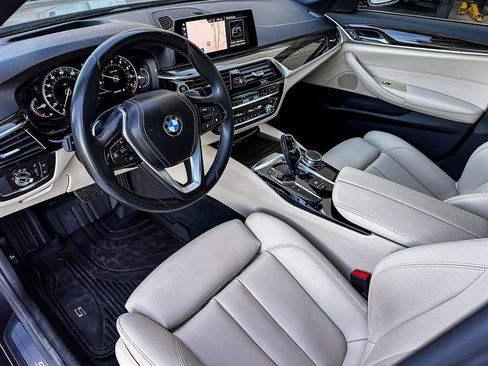 Used 2019 BMW 530i w/ Premium Package image 17