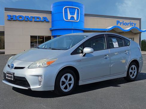 Used 2013 Toyota Prius Two FWD image 1