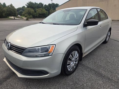 Used 2011 Volkswagen Jetta Sedan FWD image 2