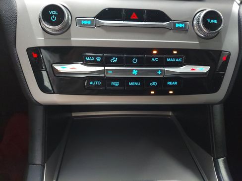 Used 2023 Ford Explorer XLT RWD image 15