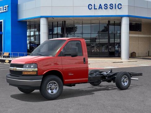 New 2026 Chevrolet Express 3500 RWD image 2