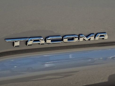 Used 2020 Toyota Tacoma TRD Off-Road w/ Technology Package AWD/4WD image 32