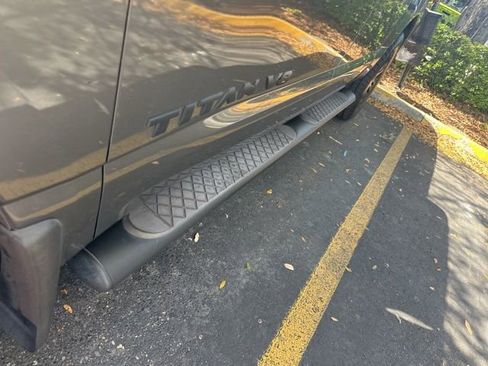 Used 2018 Nissan Titan SV w/ SV Convenience Package image 11