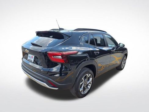 Used 2026 Chevrolet Trax LT FWD image 9