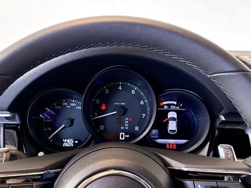 Certified 2026 Porsche Macan AWD/4WD image 15