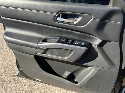 Used 2022 Nissan Pathfinder SL image 13