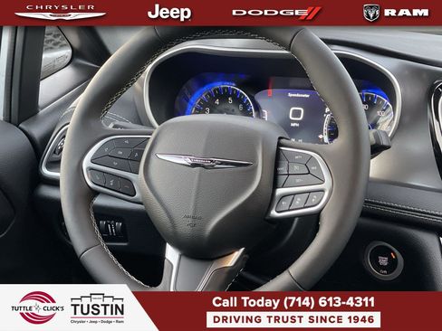 New 2026 Chrysler Pacifica Select FWD image 15
