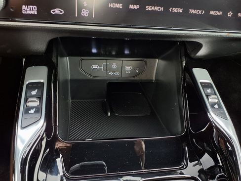 Used 2025 Kia Sorento SX Prestige w/ Sage Leather Package image 21