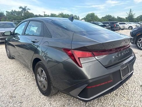 Used 2025 Hyundai Elantra SE FWD image 8