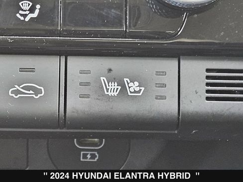 Used 2024 Hyundai Elantra Limited FWD image 21
