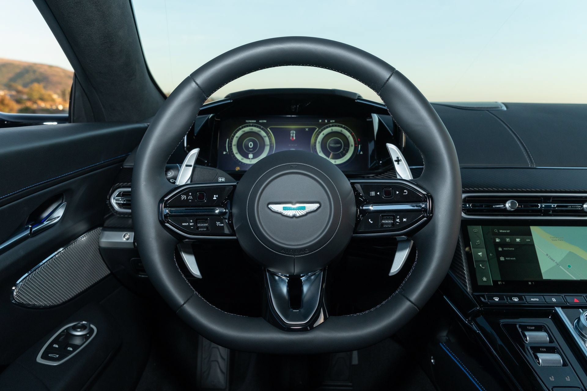 Used 2025 Aston Martin V8 Vantage Coupe RWD image 20