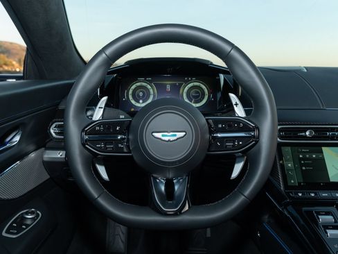 Used 2025 Aston Martin V8 Vantage Coupe RWD image 20