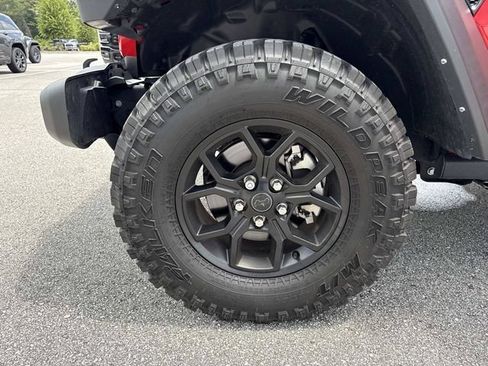 Used 2025 Jeep Wrangler Sport AWD/4WD image 33