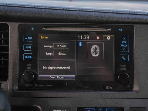 Used 2017 Toyota Sienna XLE w/ XLE Navigation Package FWD image 14