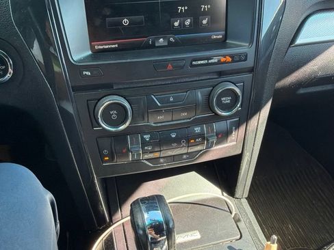Used 2016 Ford Explorer XLT w/ Equipment Group 202A AWD/4WD image 14