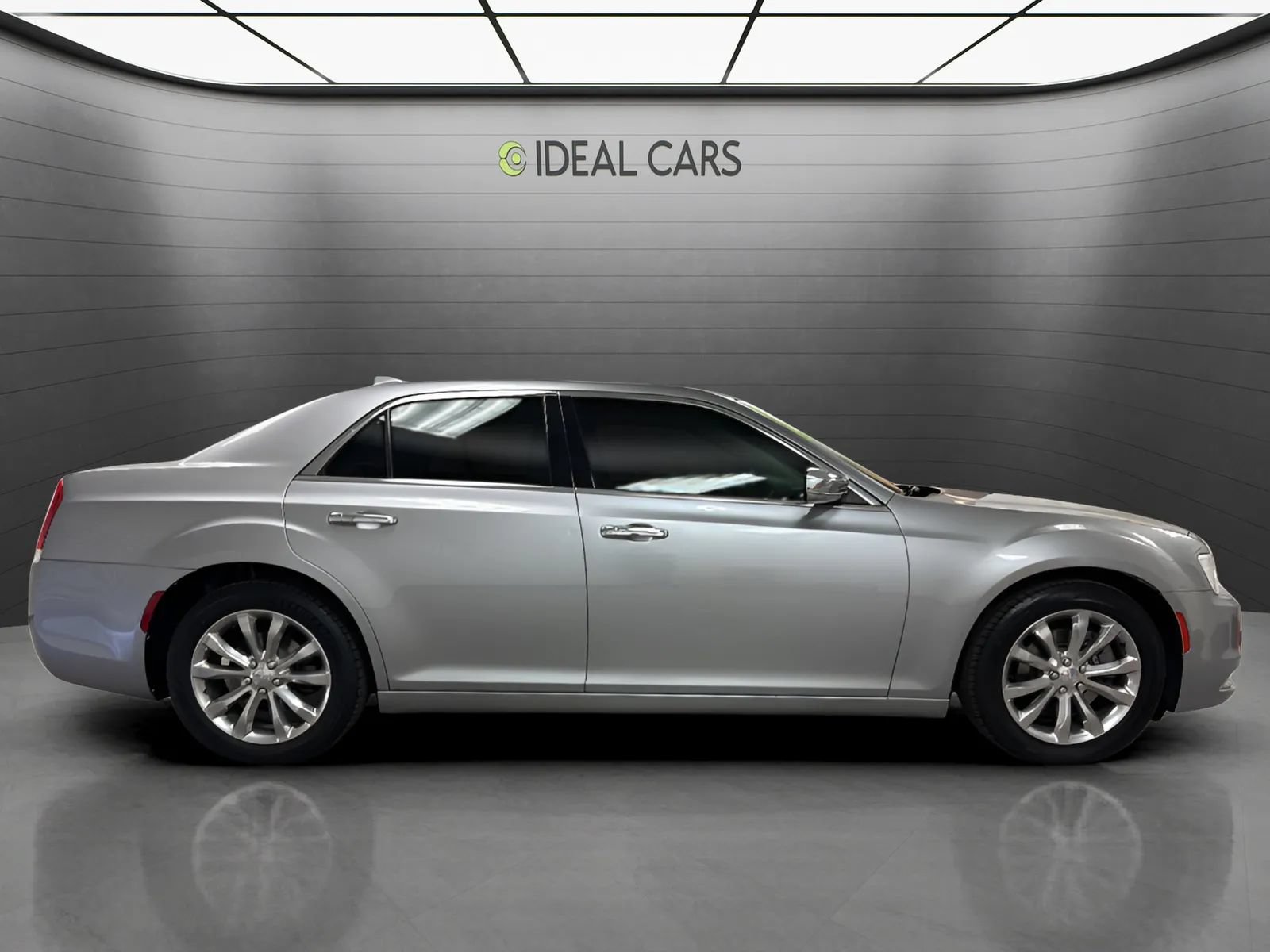 Used 2018 Chrysler 300 Limited w/ Safetytec Plus Group AWD/4WD image 4