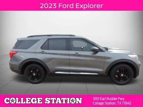 Used 2023 Ford Explorer XLT RWD image 2